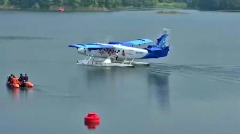 448-252-22821523-thumbnail-16x9-trial-run-of-first-ever-seaplane-service.webp